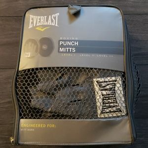 NWOT Everlast Punch Mitts